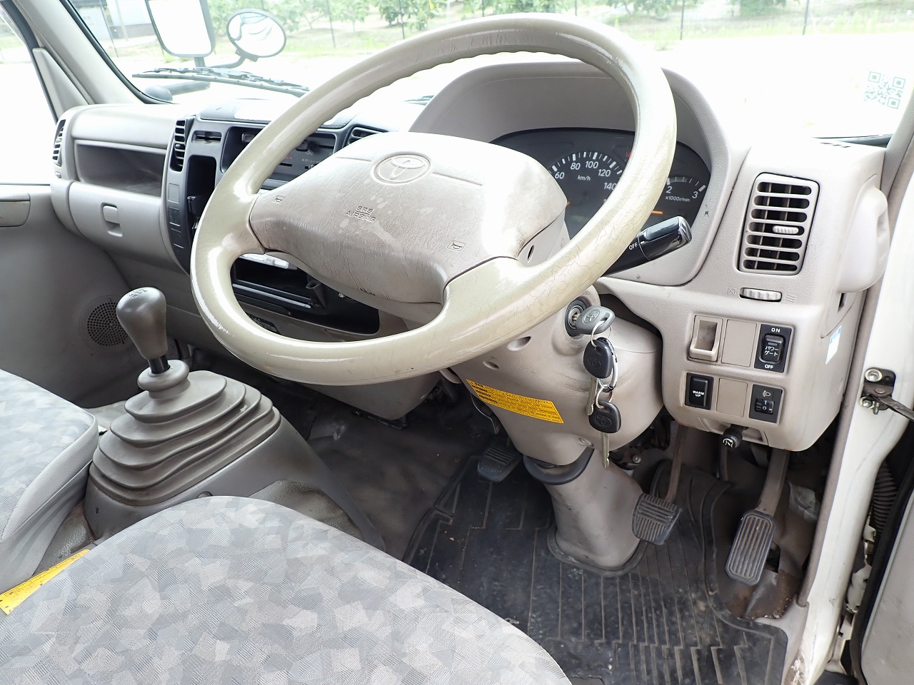 TOYOTA Dyna Truck