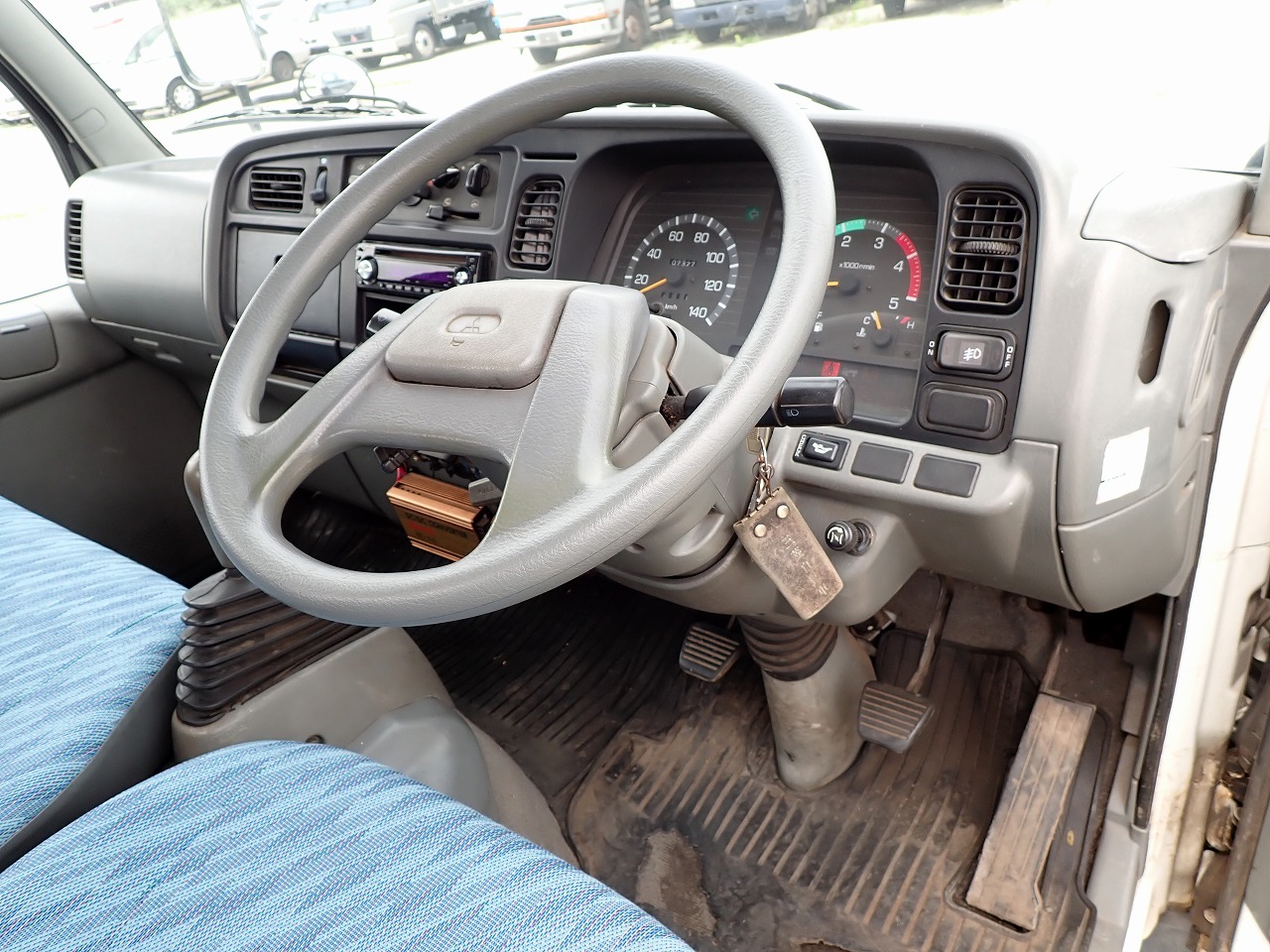 MITSUBISHI Canter