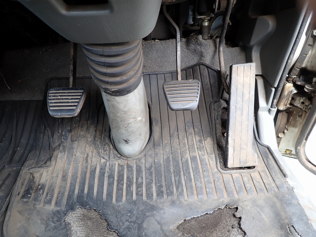 MITSUBISHI Canter