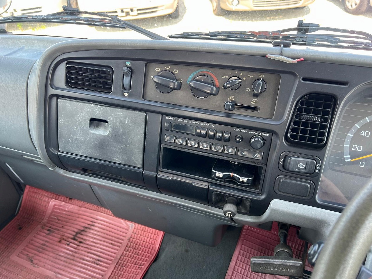 MITSUBISHI Canter