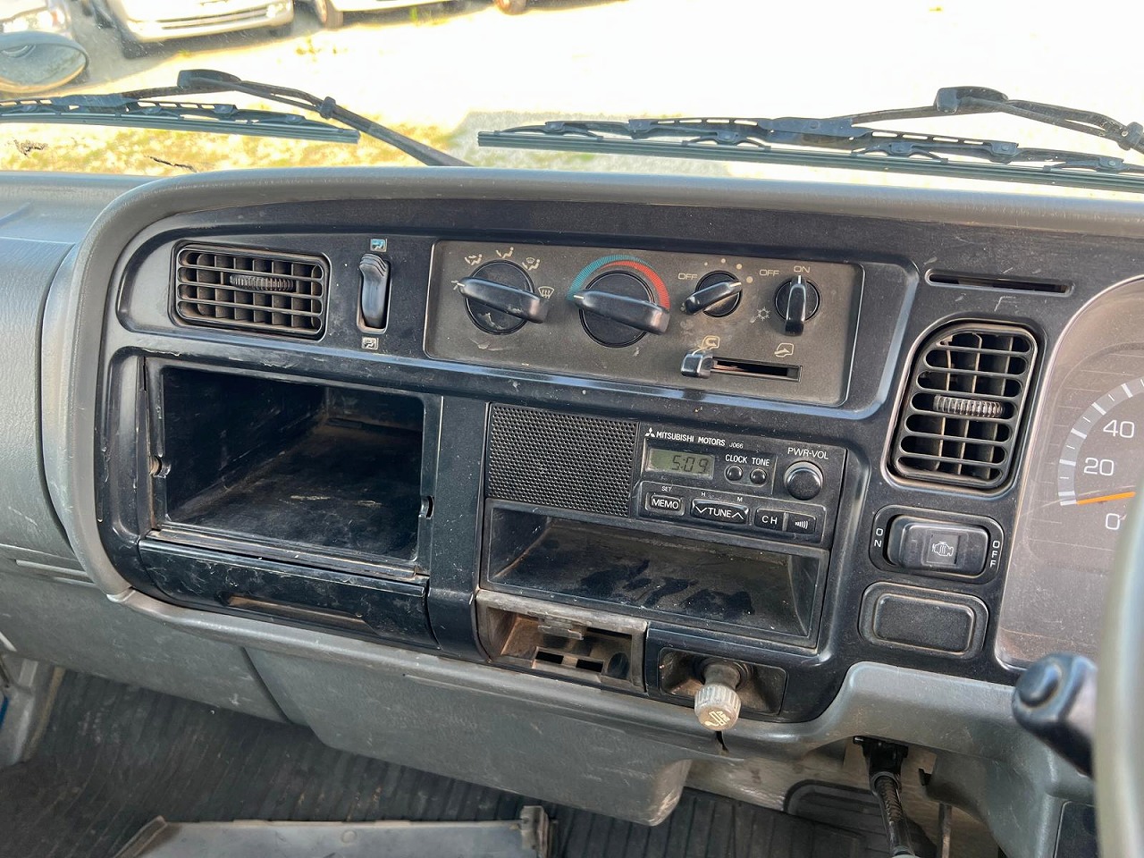 MITSUBISHI Canter