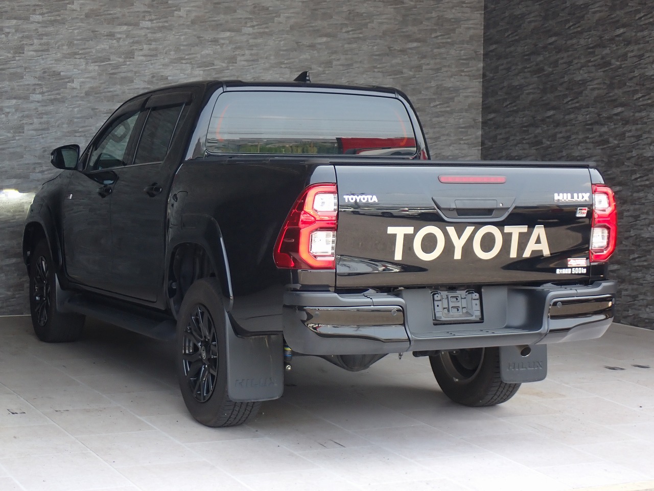 TOYOTA Hilux