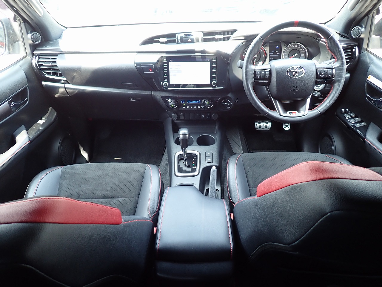 TOYOTA Hilux