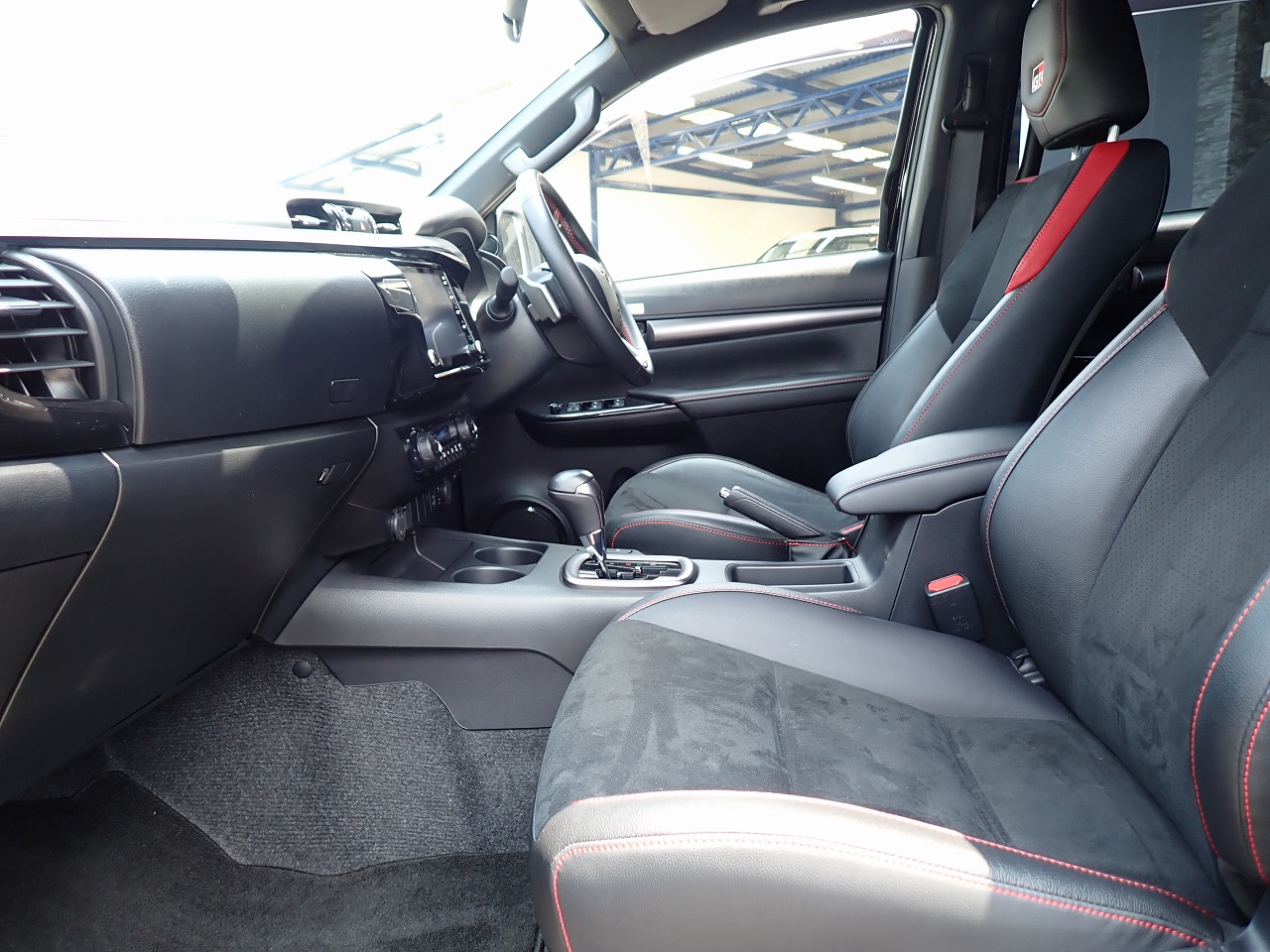 TOYOTA Hilux
