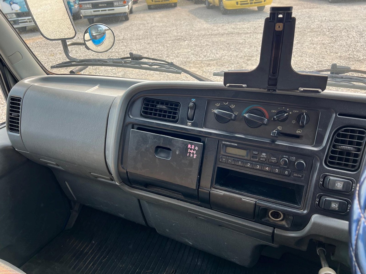 MITSUBISHI Canter