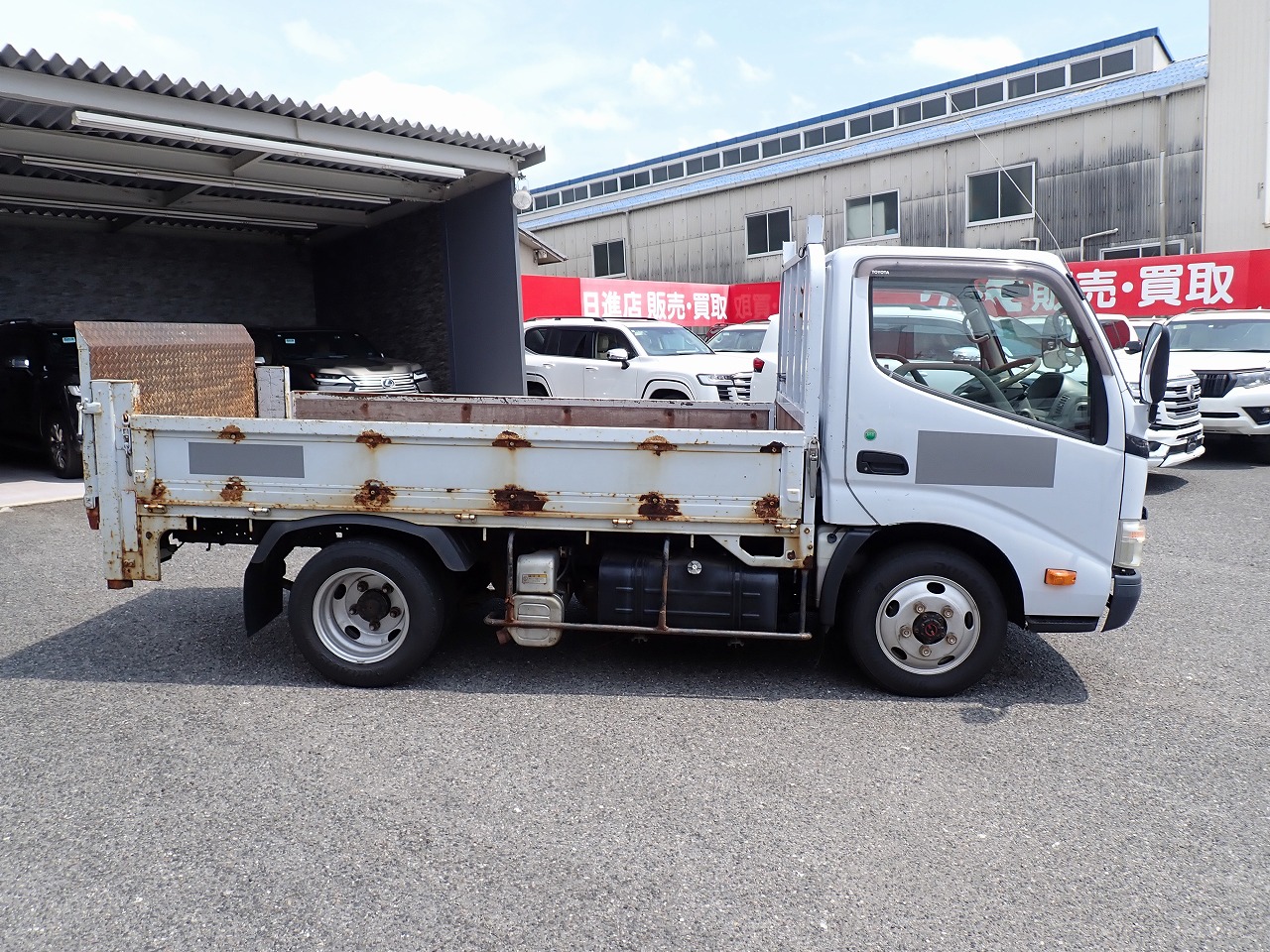 TOYOTA Dyna Truck