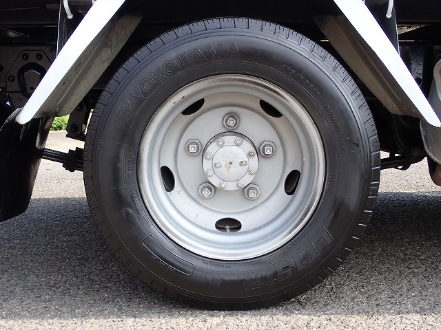 ISUZU Elf Truck
