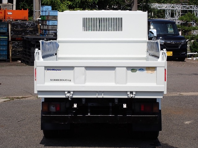 ISUZU Elf Truck