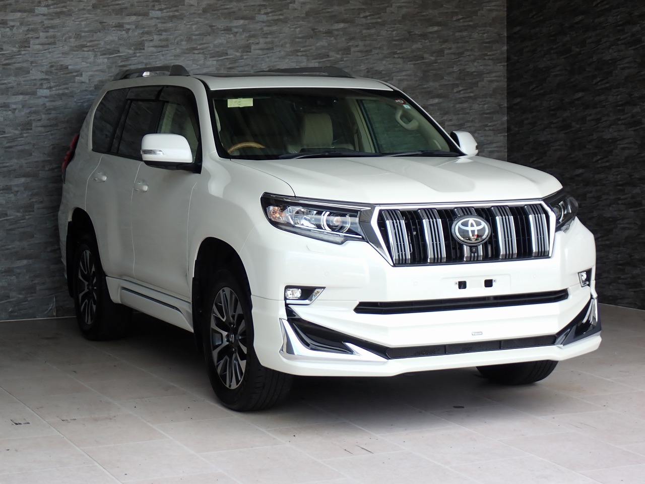 TOYOTA Land Cruiser Prado