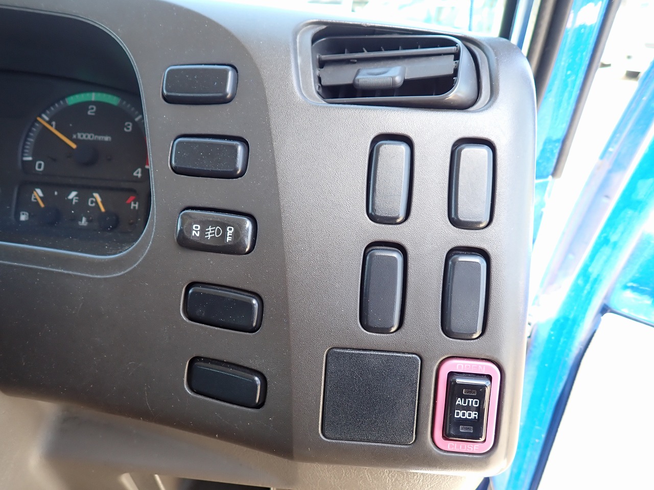MITSUBISHI Rosa