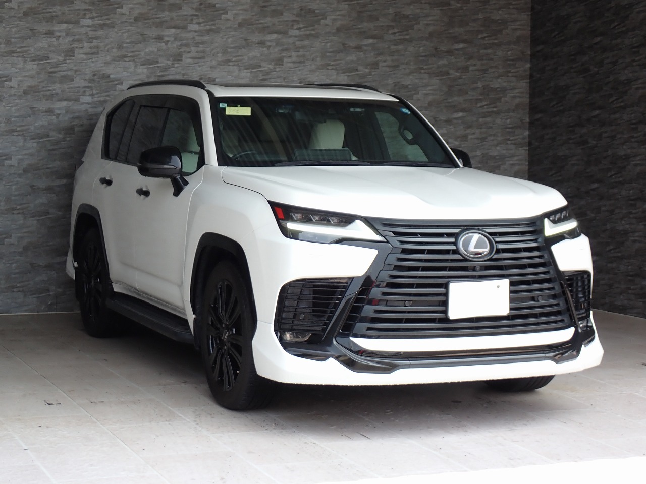 LEXUS LX 600