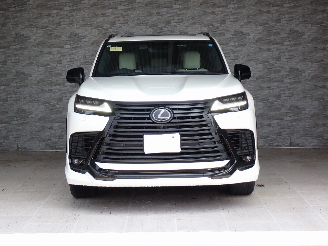 LEXUS LX 600