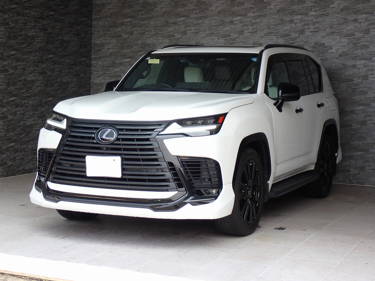 LEXUS LX 600