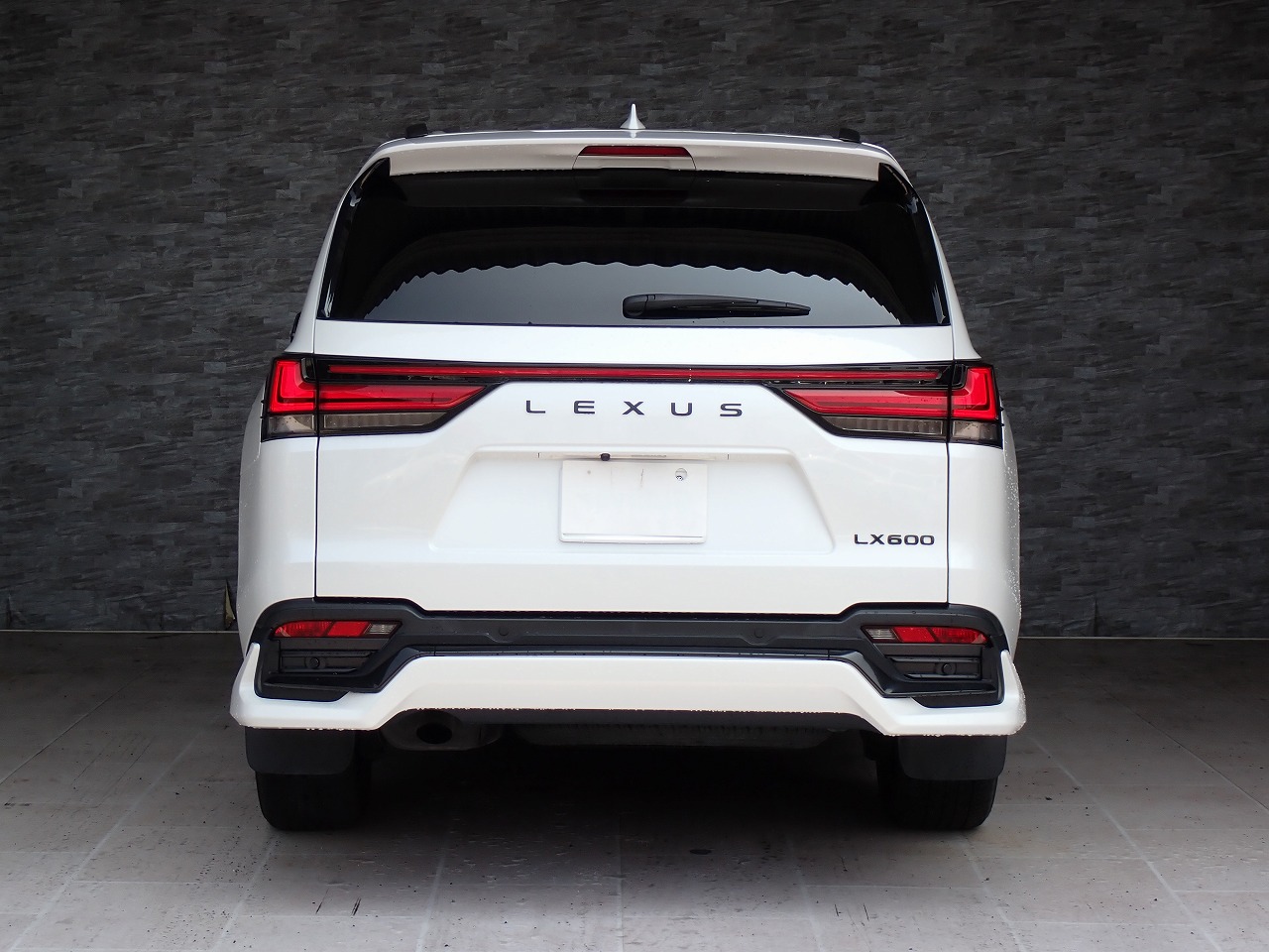 LEXUS LX 600