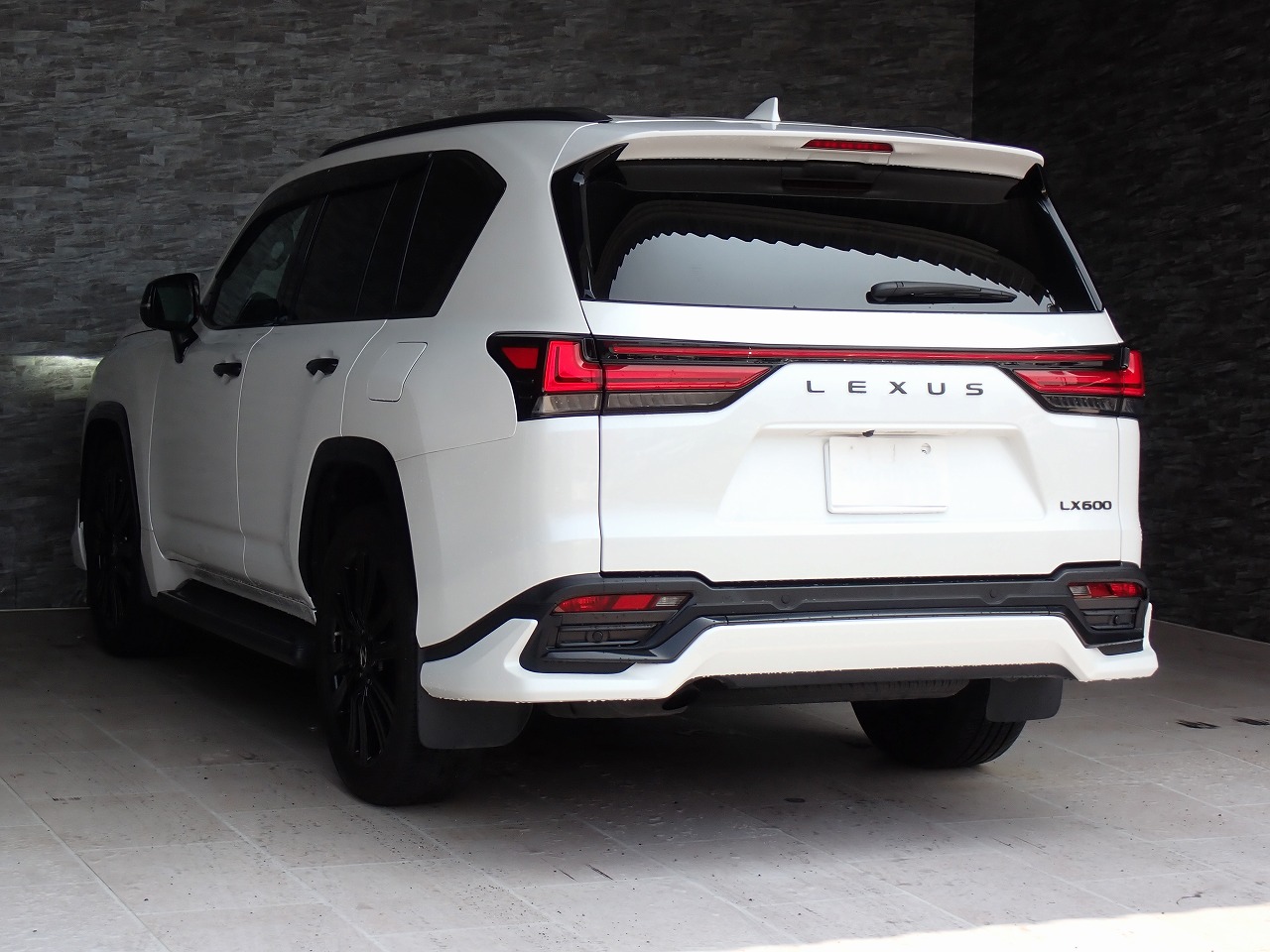 LEXUS LX 600