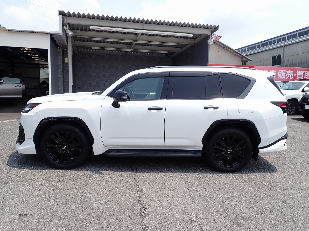 LEXUS LX 600