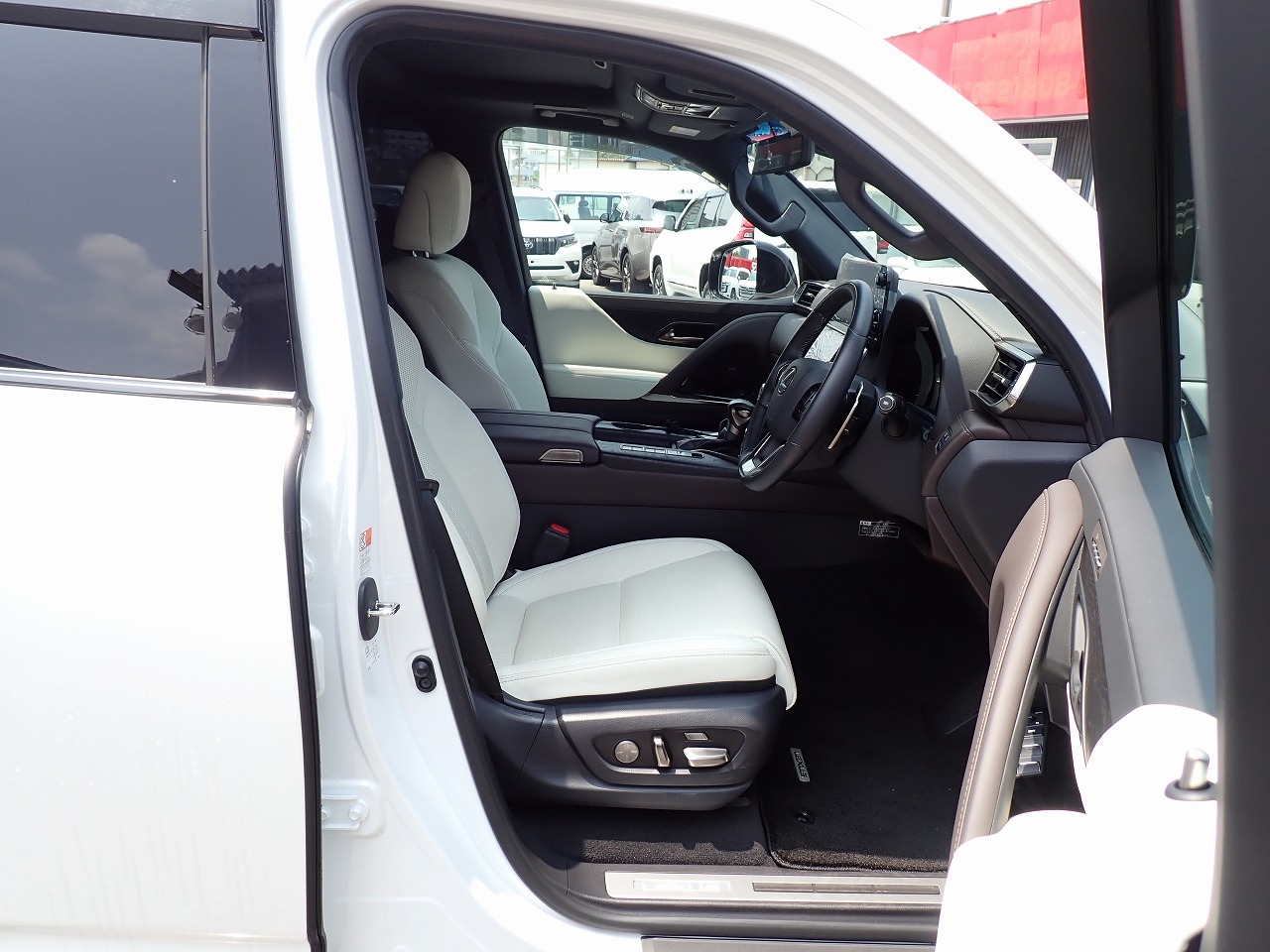 LEXUS LX 600