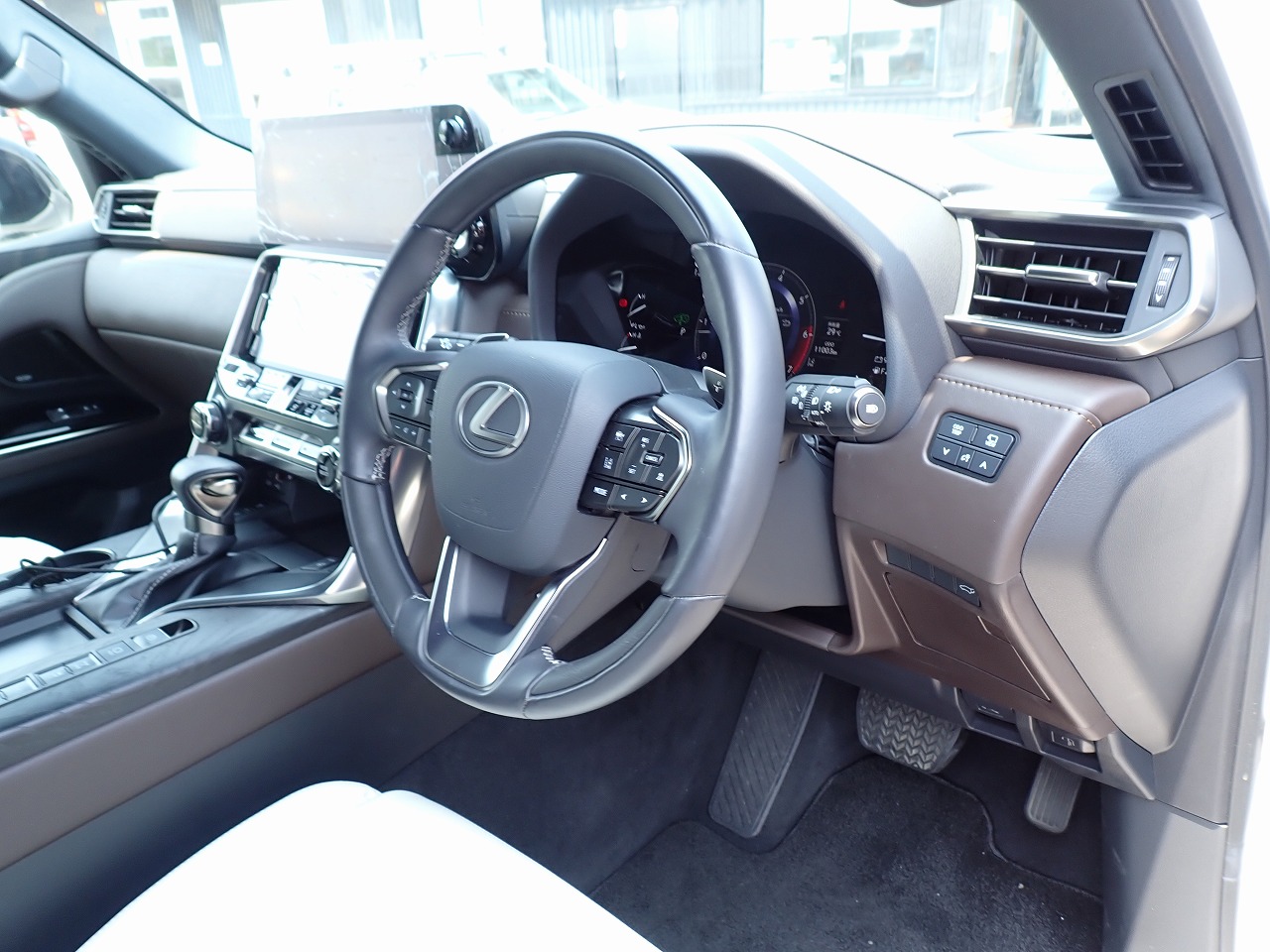 LEXUS LX 600