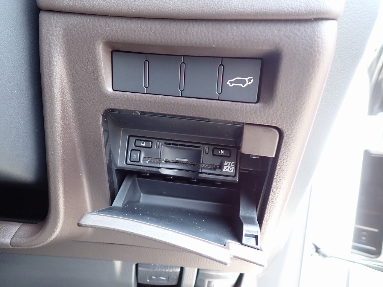 LEXUS LX 600