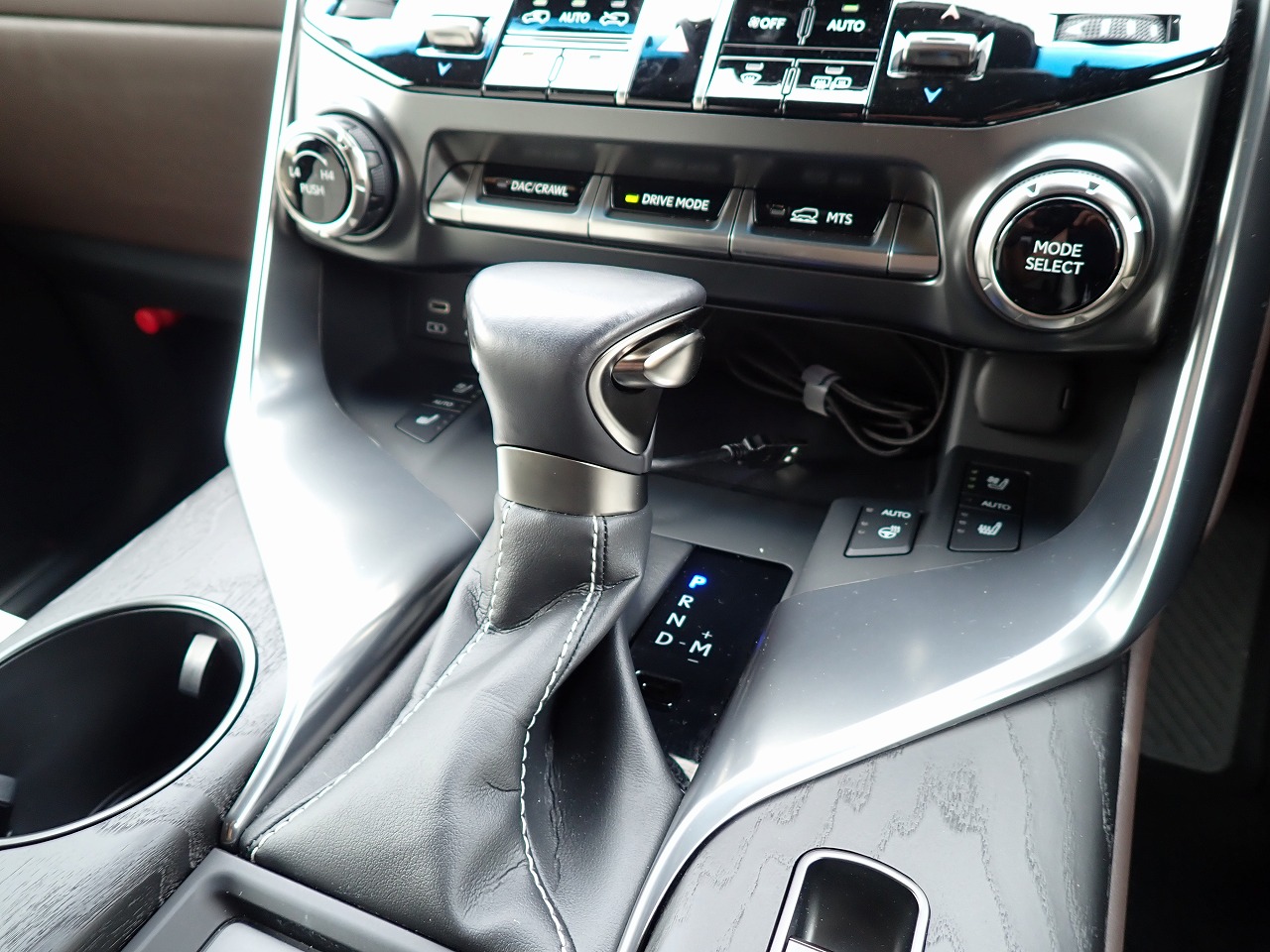 LEXUS LX 600