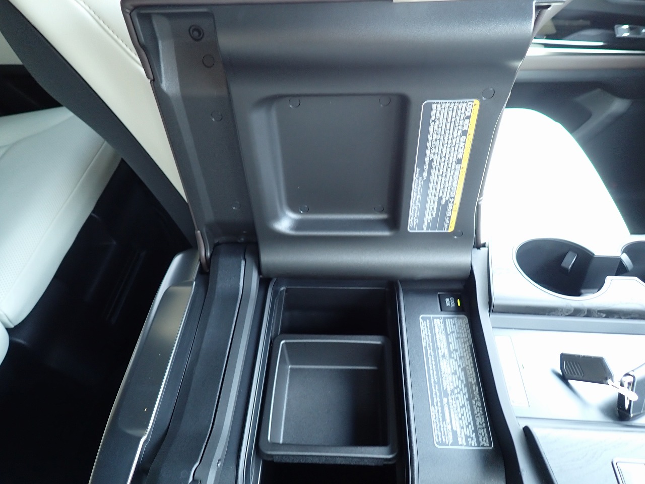 LEXUS LX 600
