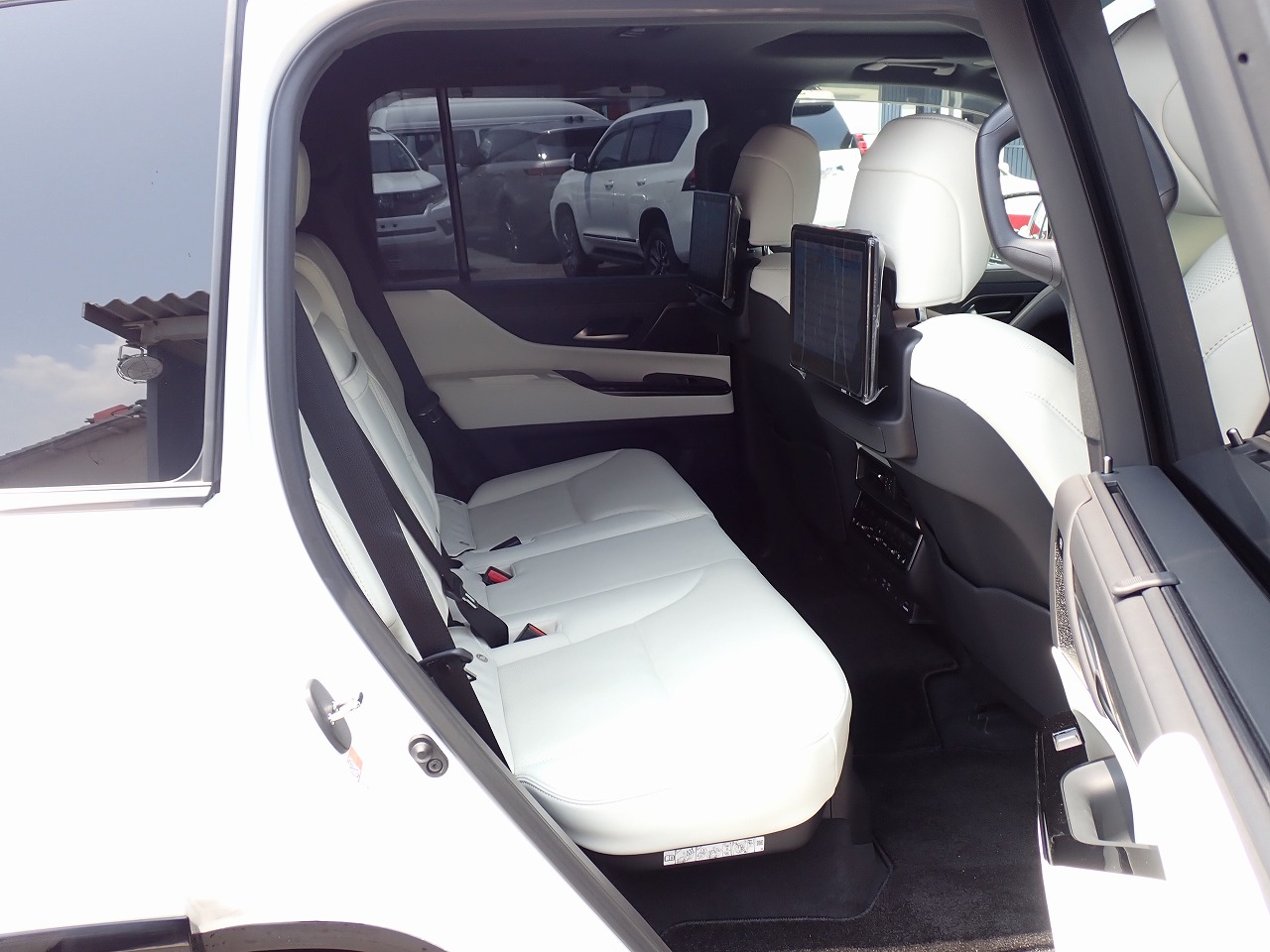 LEXUS LX 600