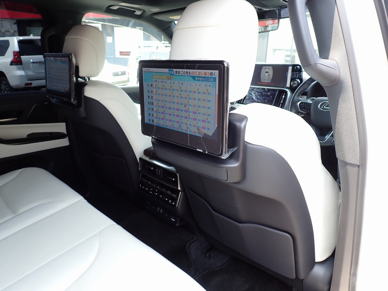 LEXUS LX 600