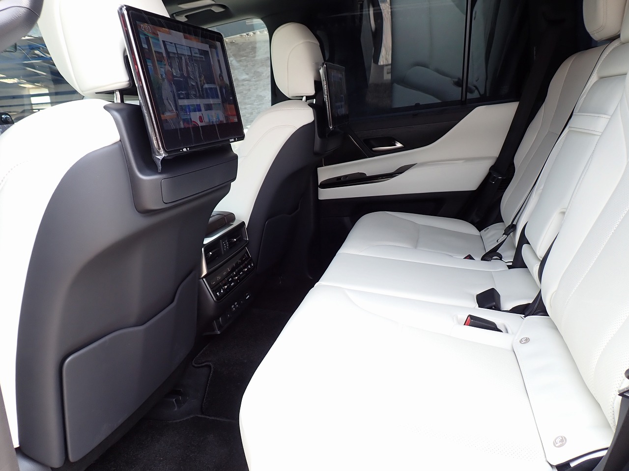 LEXUS LX 600