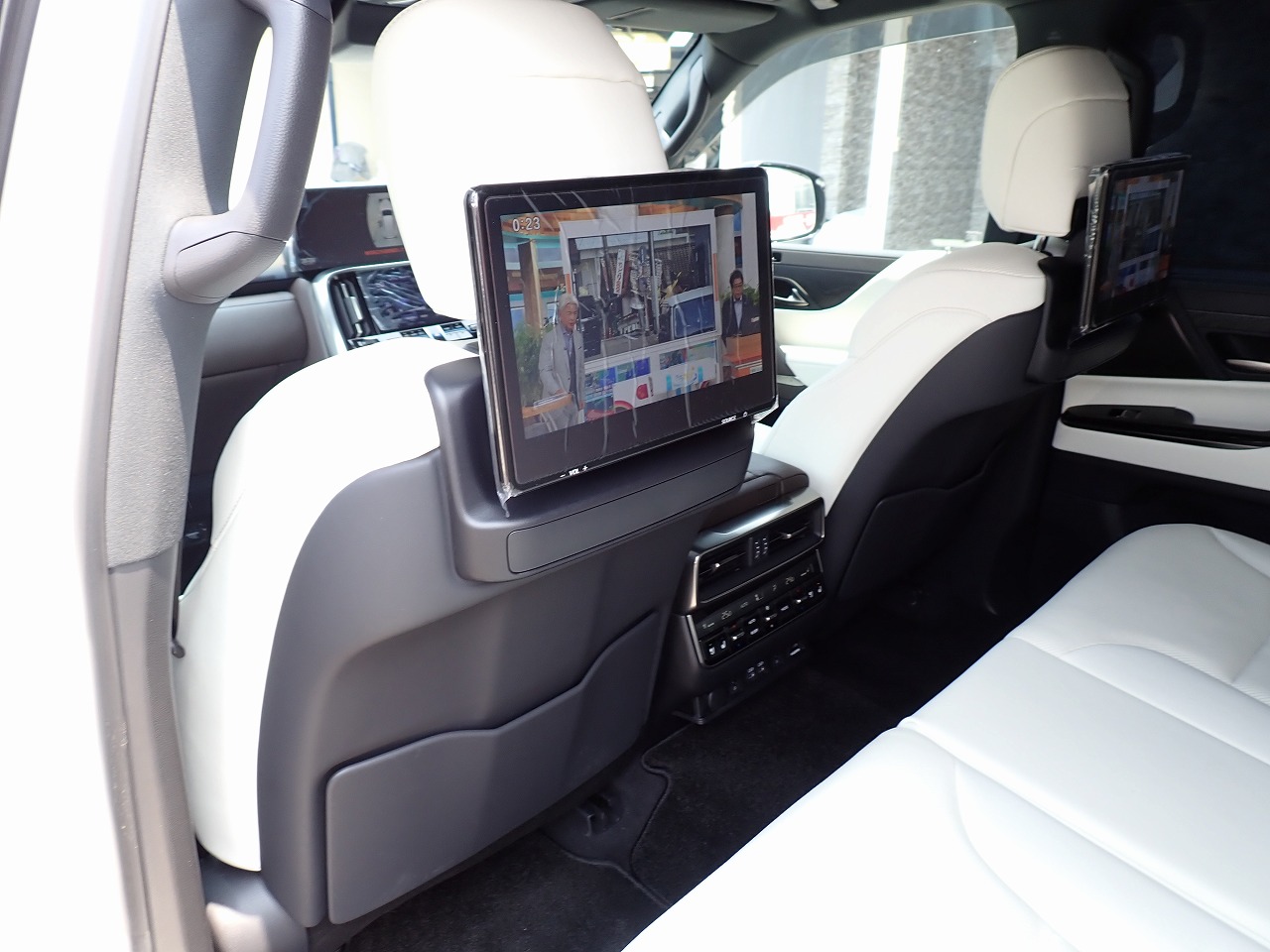 LEXUS LX 600
