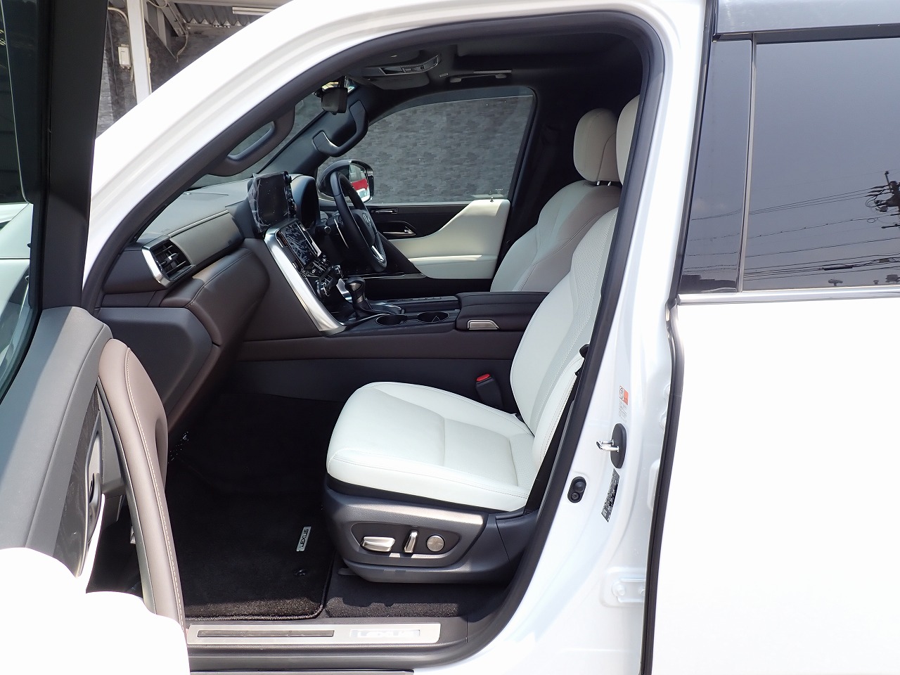 LEXUS LX 600