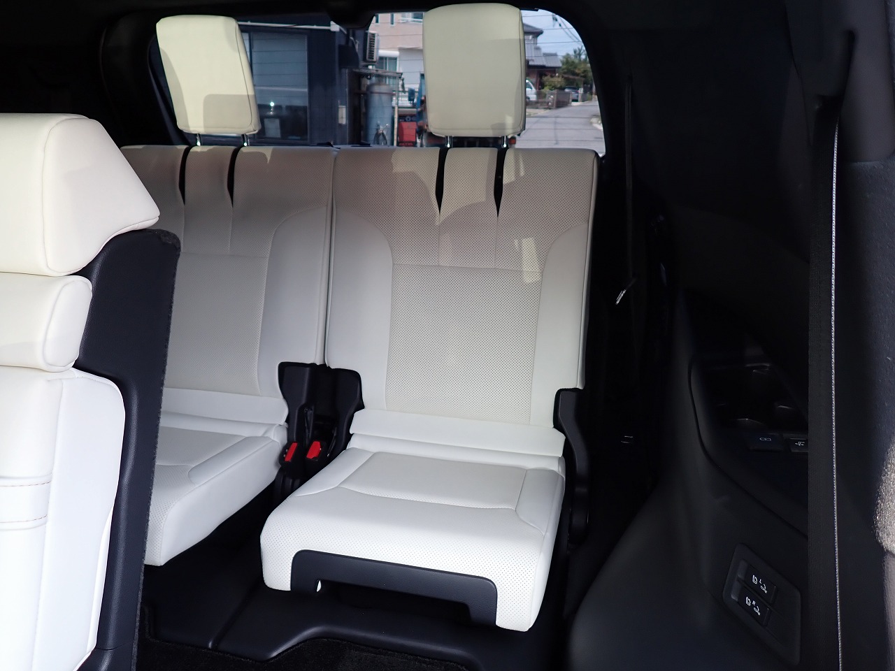 LEXUS LX 600