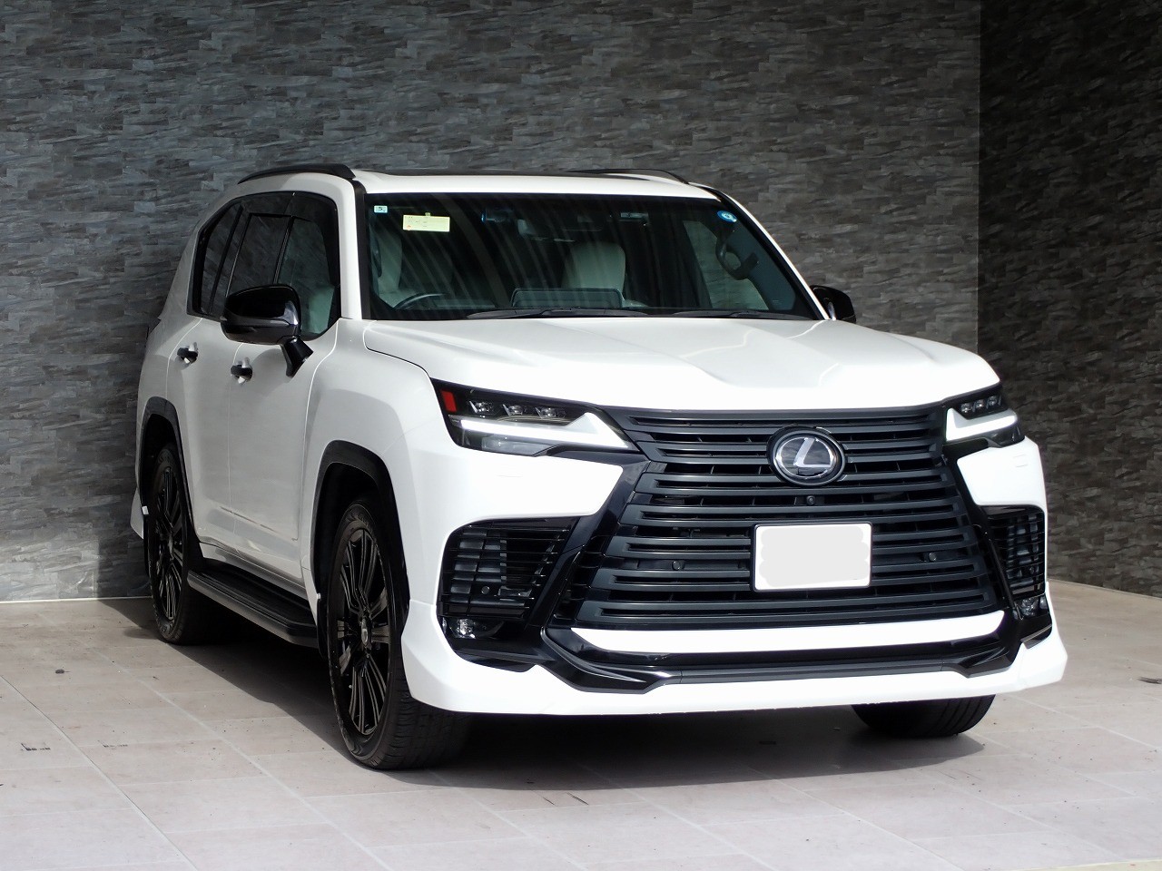LEXUS LX 600