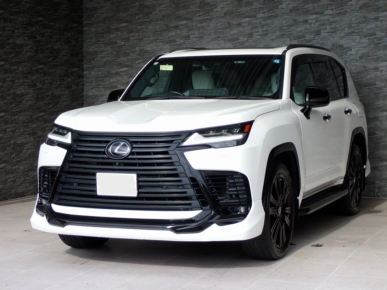 LEXUS LX 600
