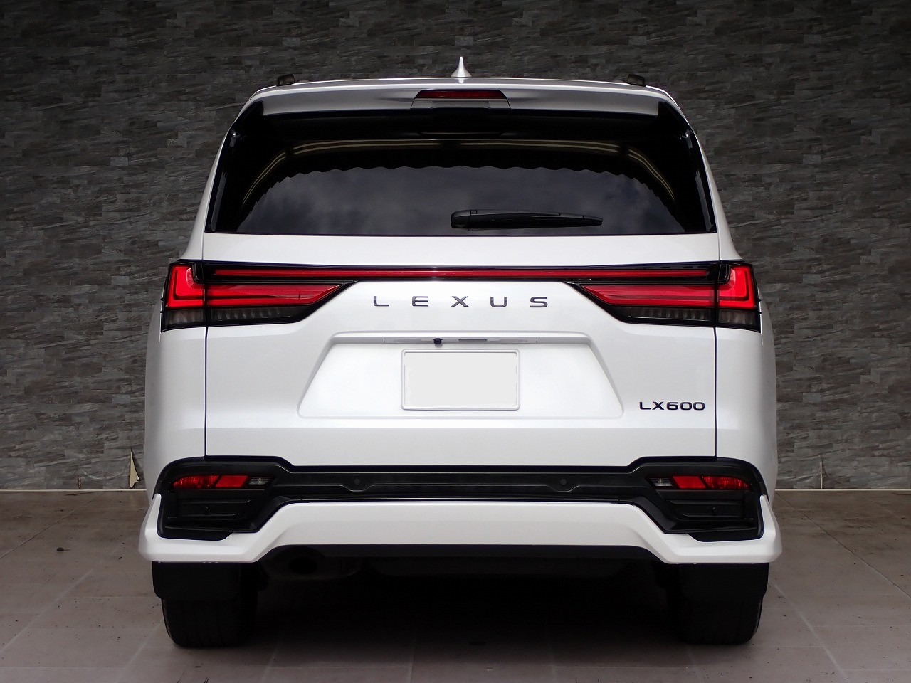 LEXUS LX 600