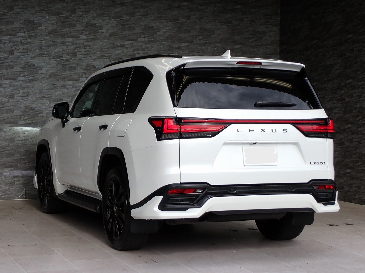 LEXUS LX 600
