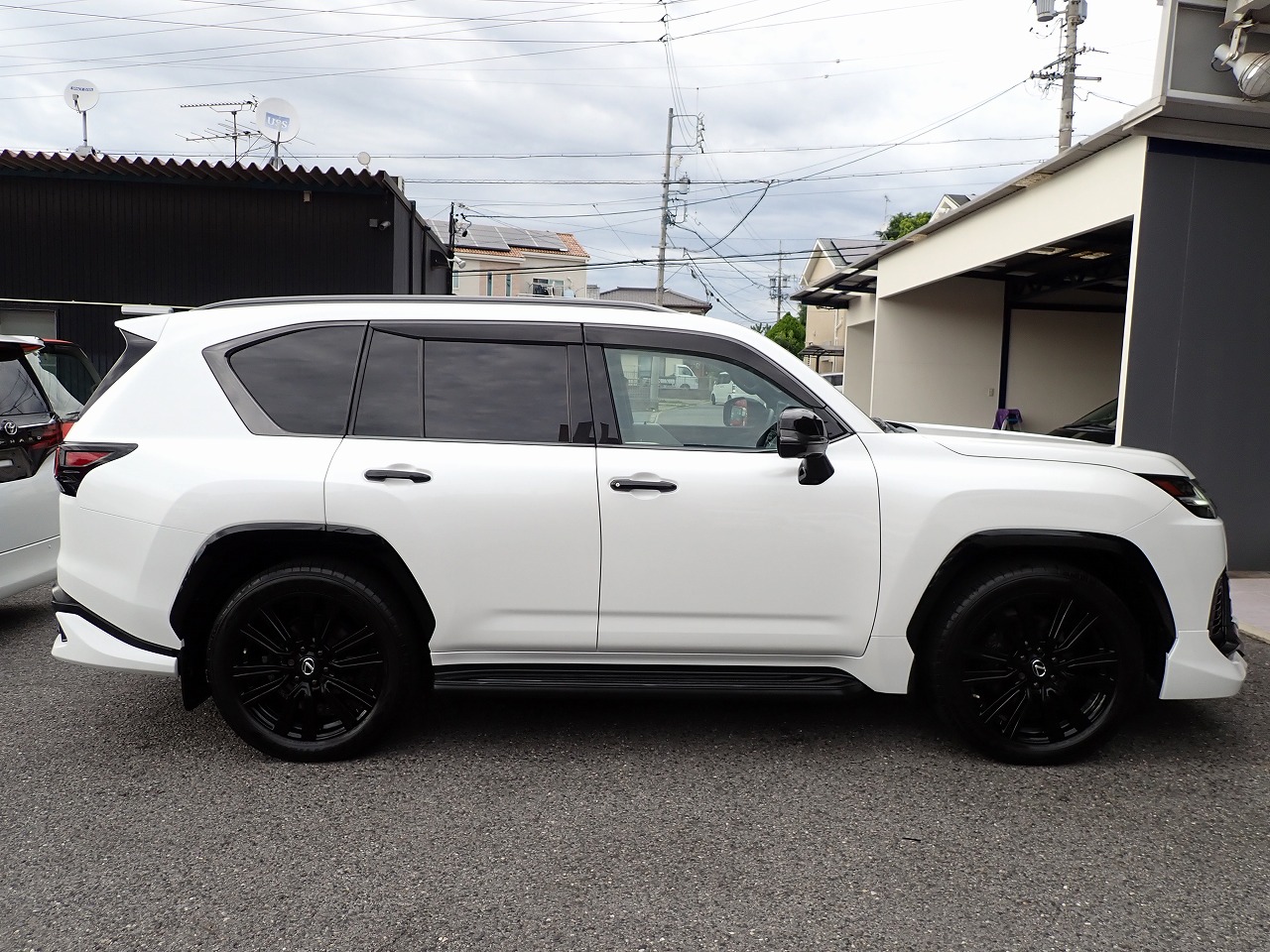 LEXUS LX 600