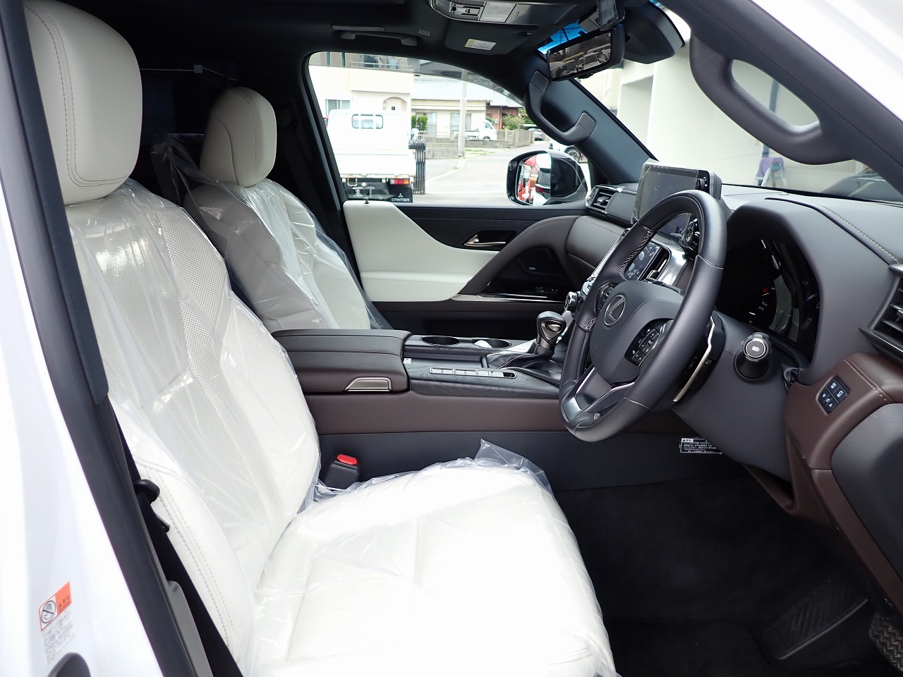 LEXUS LX 600