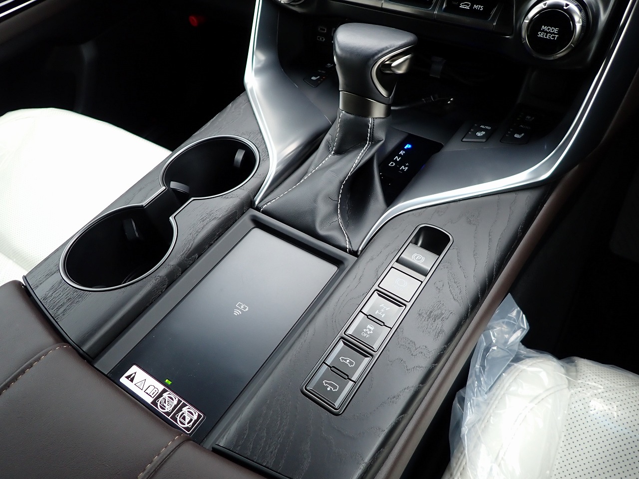 LEXUS LX 600