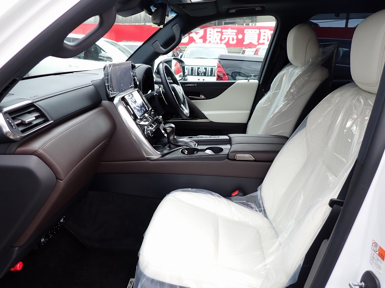 LEXUS LX 600