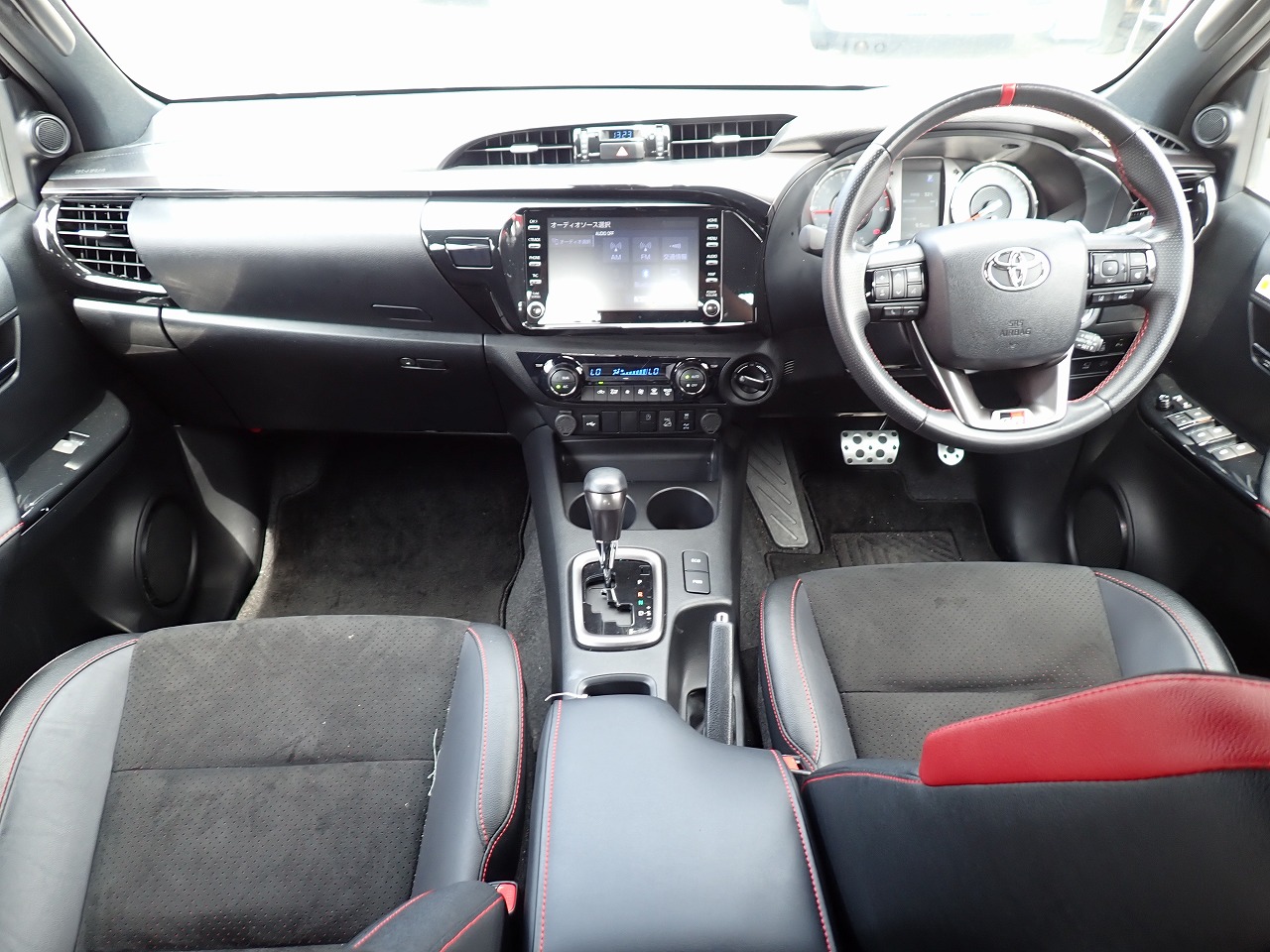 TOYOTA Hilux