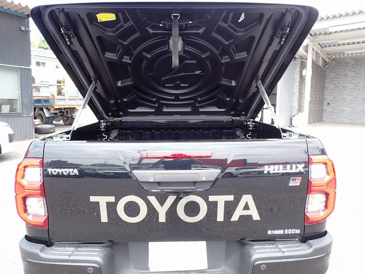 TOYOTA Hilux