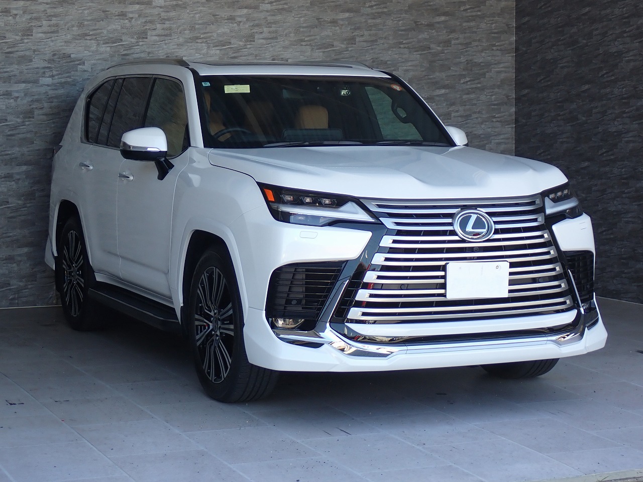 LEXUS LX 600
