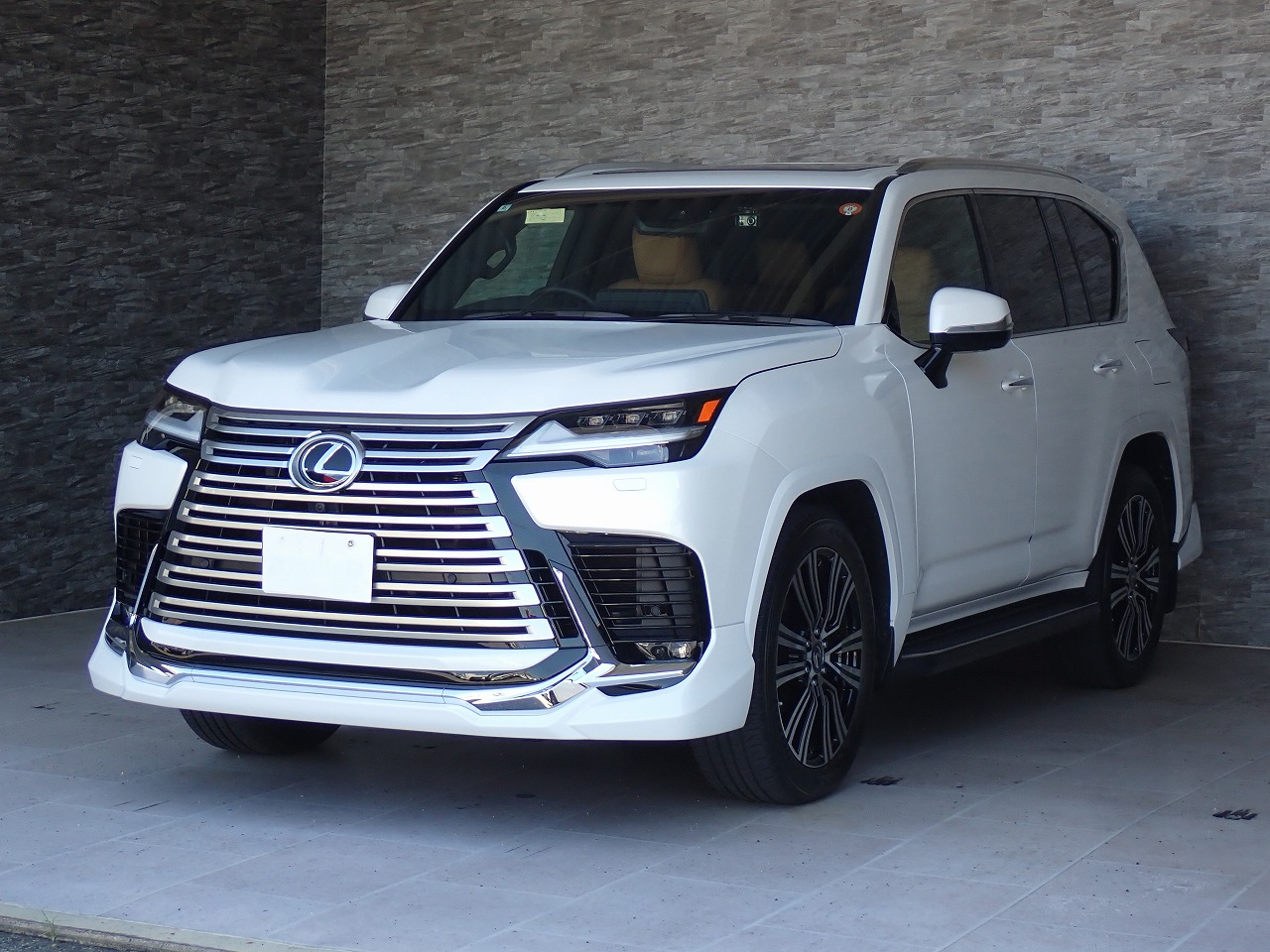LEXUS LX 600