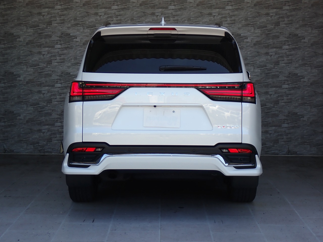 LEXUS LX 600