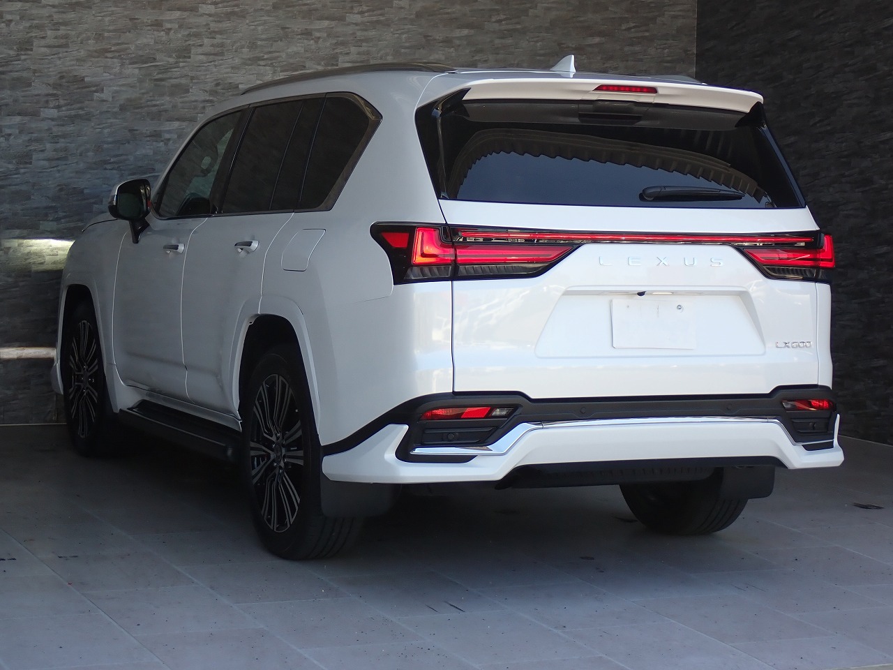 LEXUS LX 600