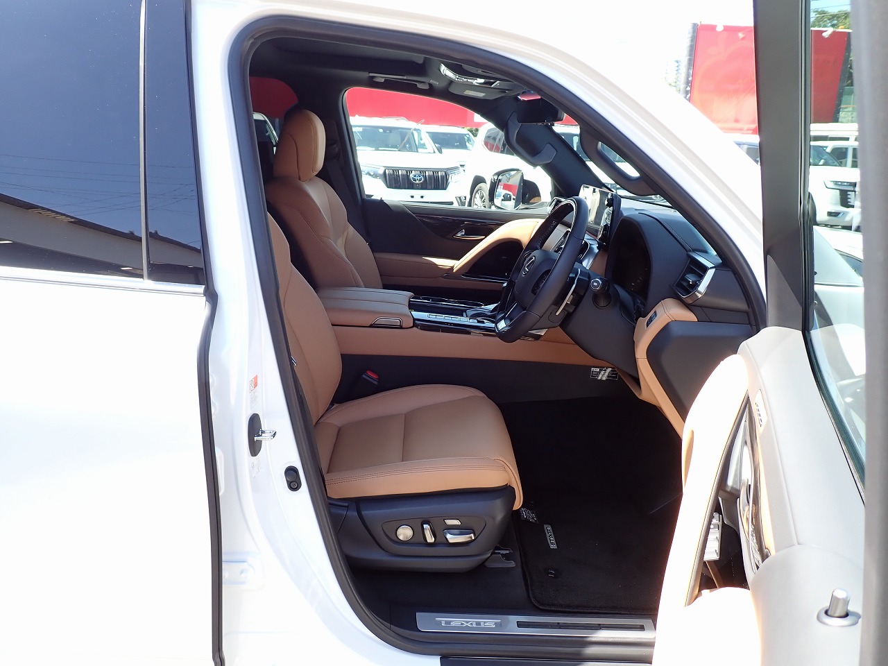 LEXUS LX 600