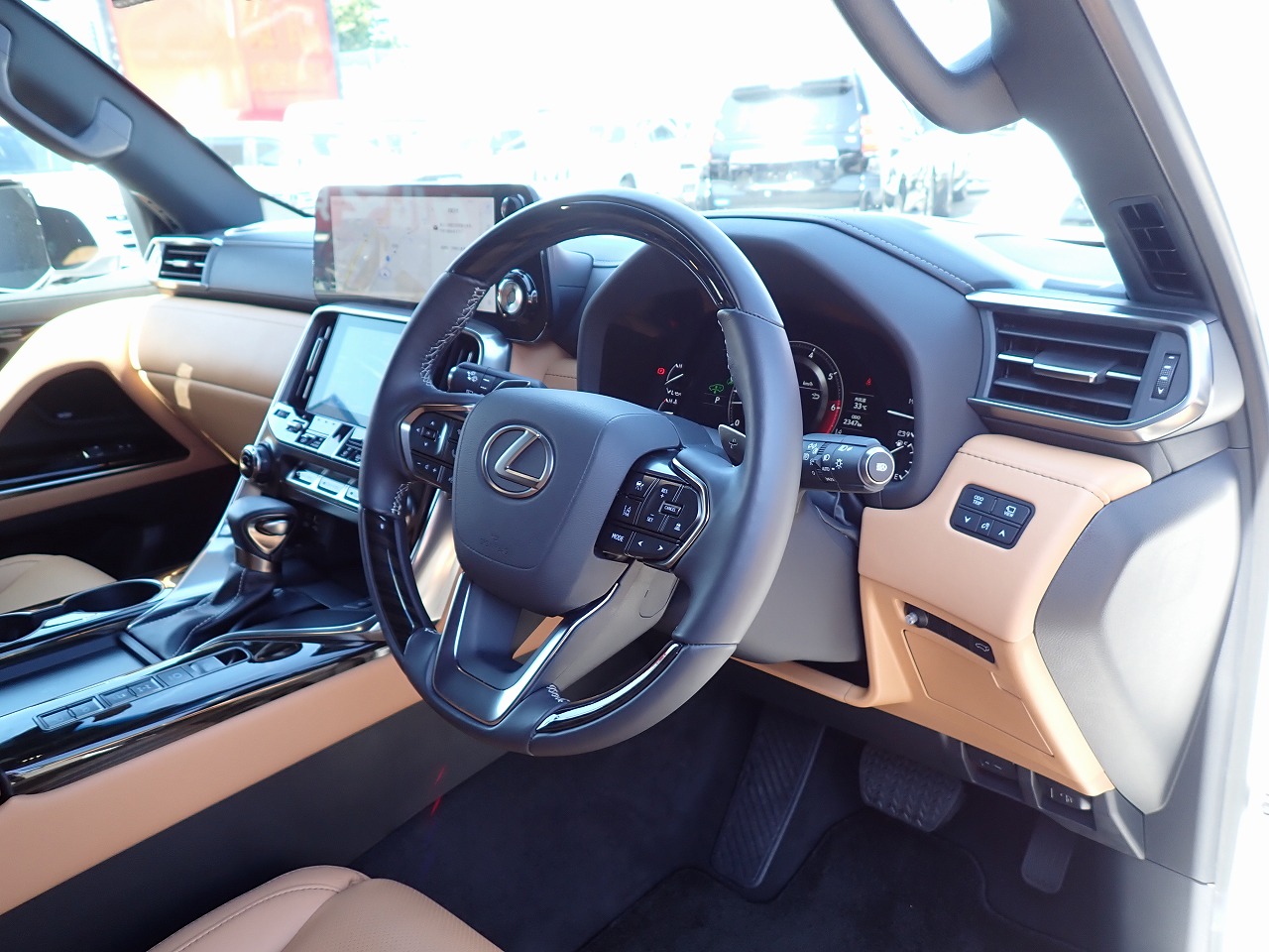 LEXUS LX 600