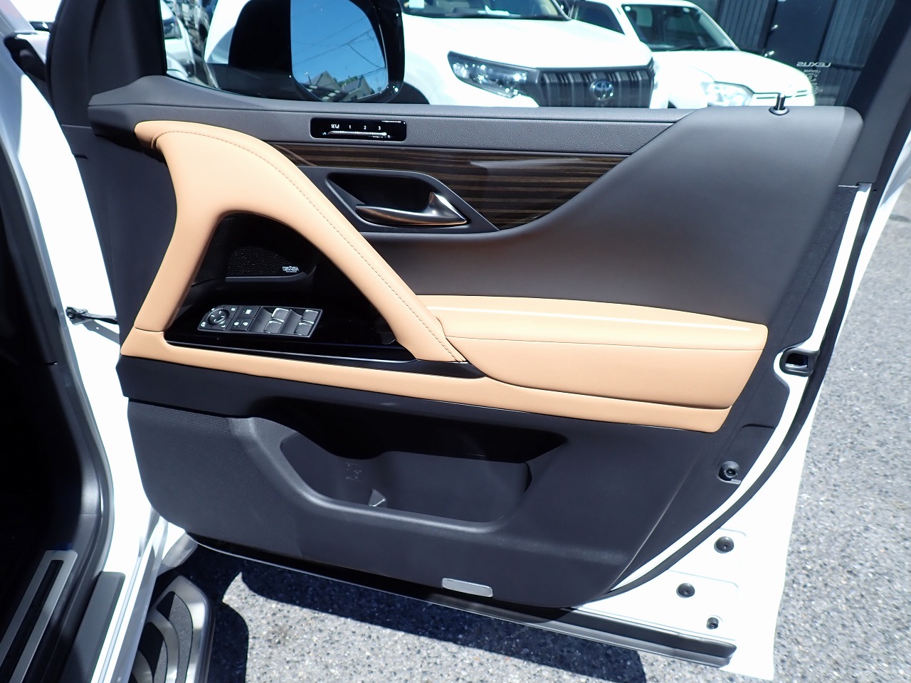 LEXUS LX 600