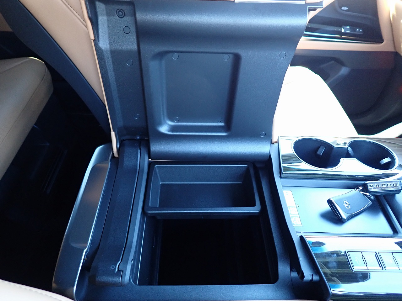 LEXUS LX 600
