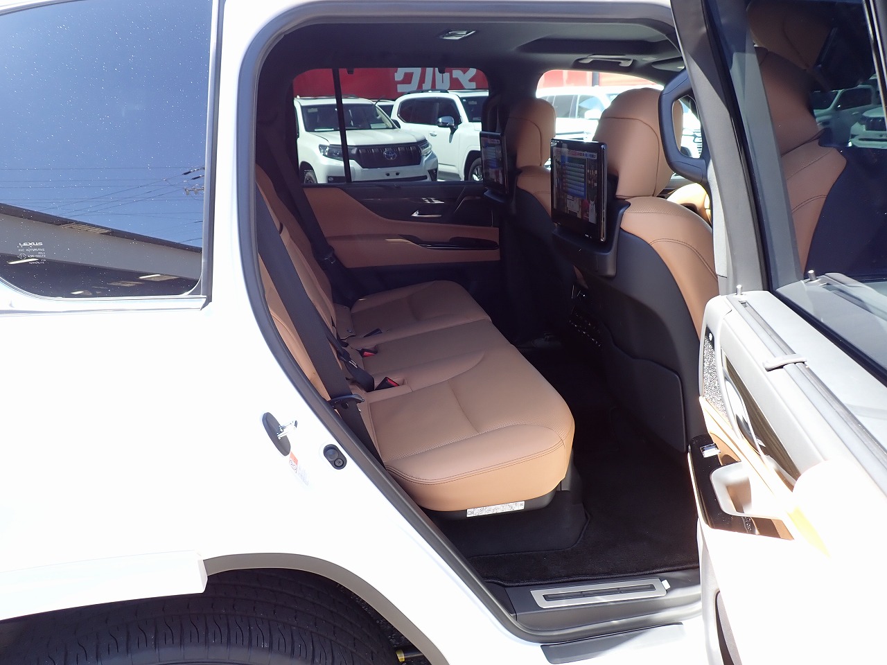 LEXUS LX 600